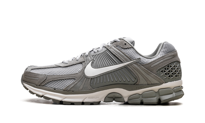 Zoom Vomero 5 "Dark Stucco"
