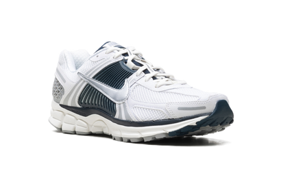 Air Zoom Vomero 5 WMNS "White Armory Navy"