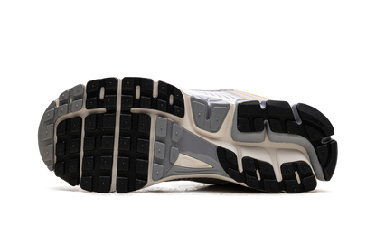 Zoom Vomero 5 "Platinum Tint Metallic Gold"