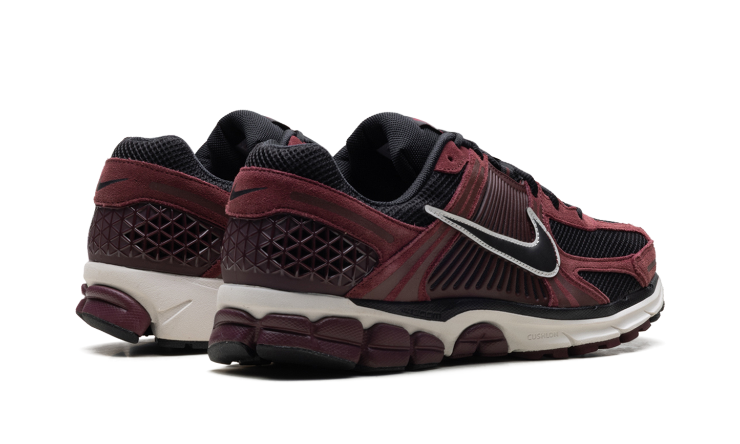 Zoom Vomero 5 "Dark Team Red"