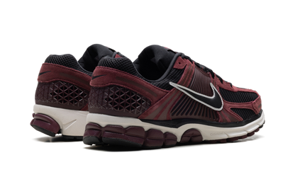 Zoom Vomero 5 "Dark Team Red"