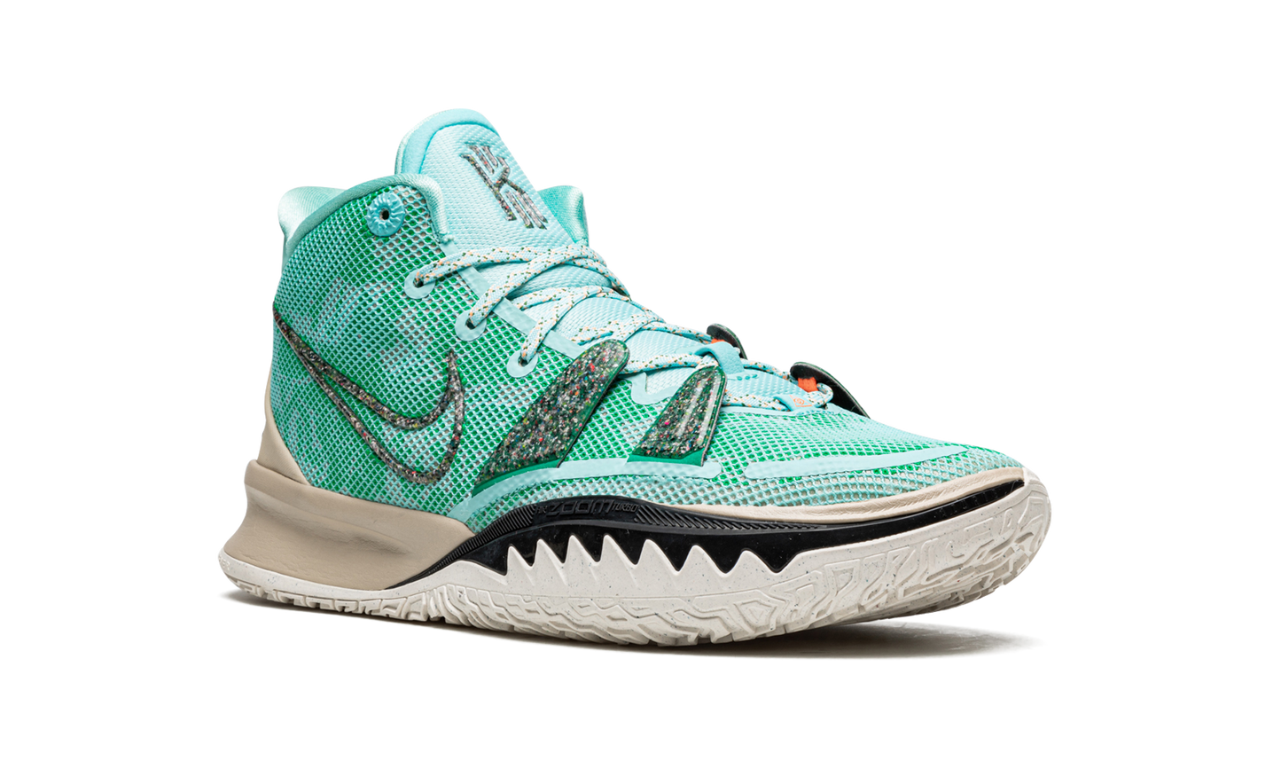 Kyrie 7 "Copa"