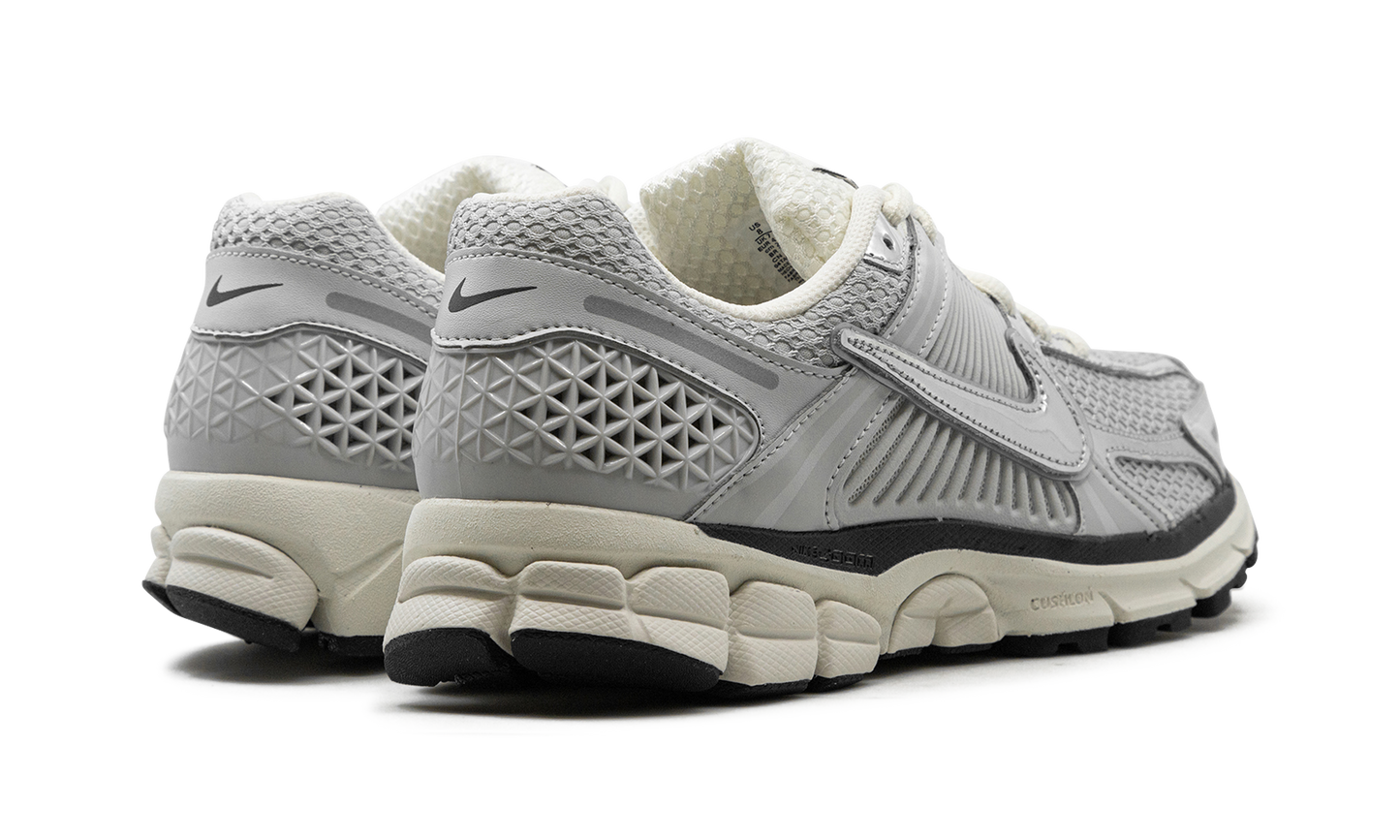 Zoom Vomero 5 "Chrome"