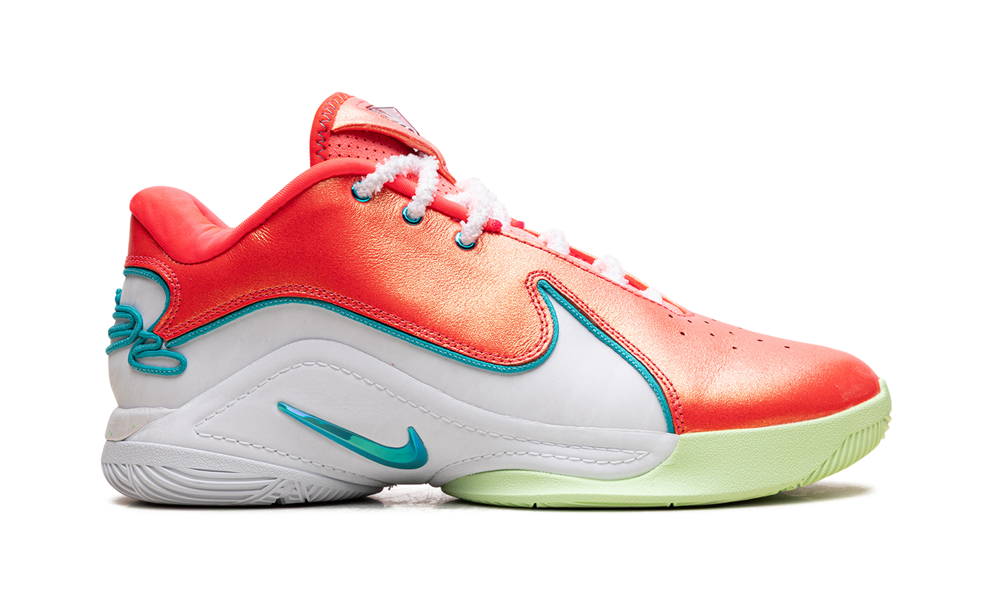 LeBron 22 "Christmas"