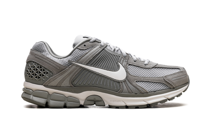 Zoom Vomero 5 "Dark Stucco"