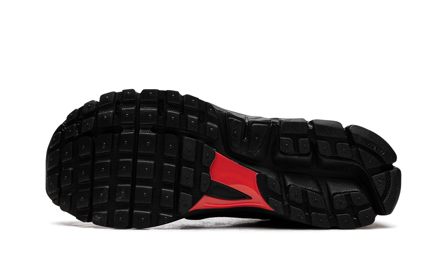 Zoom Vomero 5 "Black Metallic University Red"