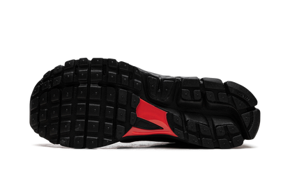 Zoom Vomero 5 "Black Metallic University Red"