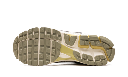 Zoom Vomero 5 "Light Bone/Medium Olive"