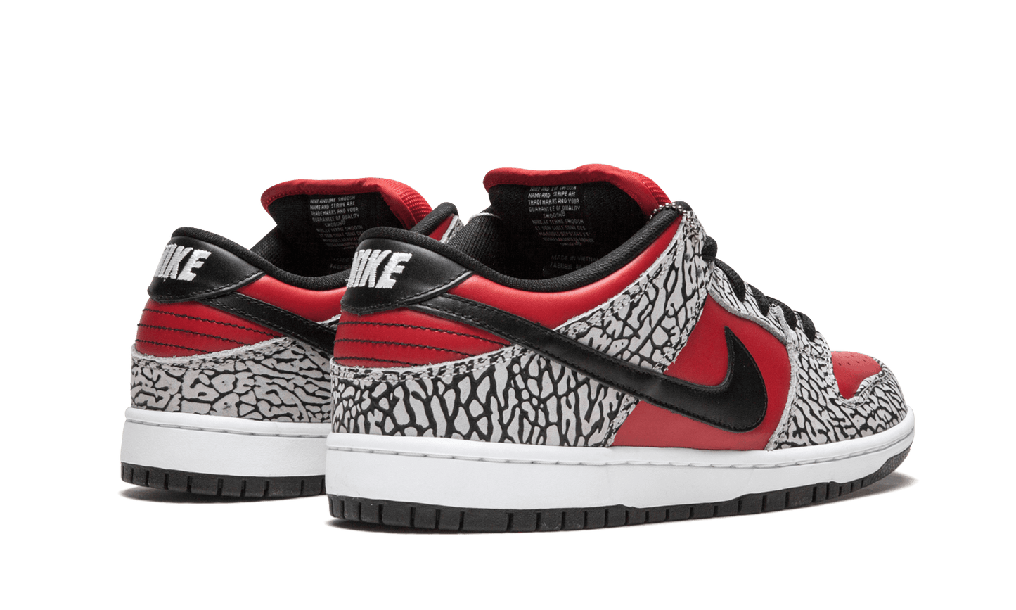 SB Dunk Low Premium "Supreme - Red Cement"