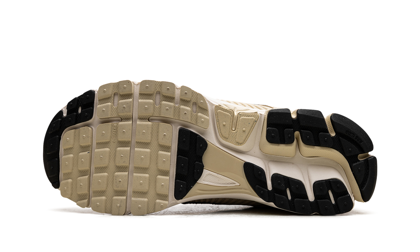 Air Zoom Vomero 5 WMNS "Team Gold"