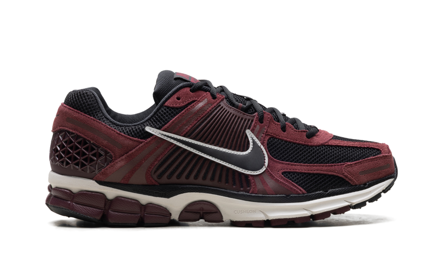 Zoom Vomero 5 "Dark Team Red"