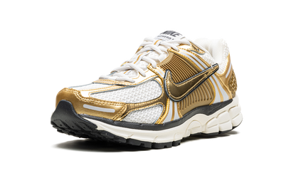 Zoom Vomero 5 WMNS "Metallic Gold"