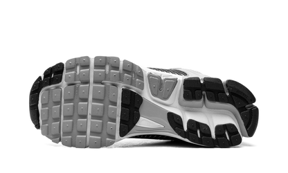 Zoom Vomero 5 "Metallic Silver Black"