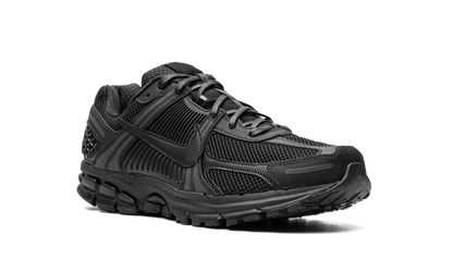 Zoom Vomero 5 "Triple Black"