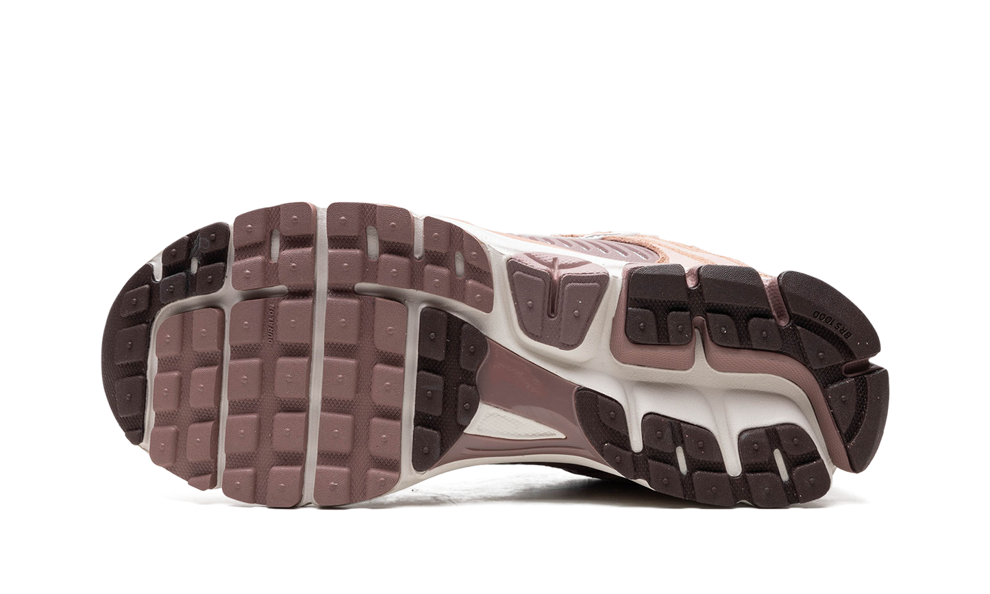 Zoom Vomero 5 "Dusted Clay"