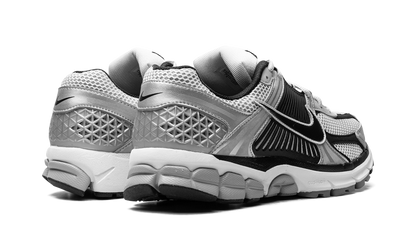 Zoom Vomero 5 "Metallic Silver Black"