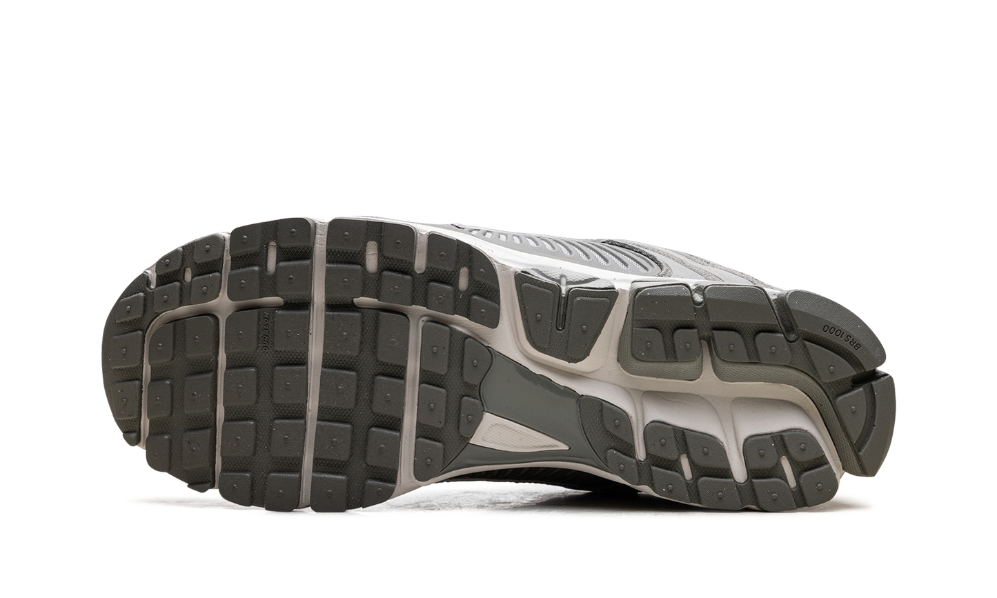 Zoom Vomero 5 "Dark Stucco"