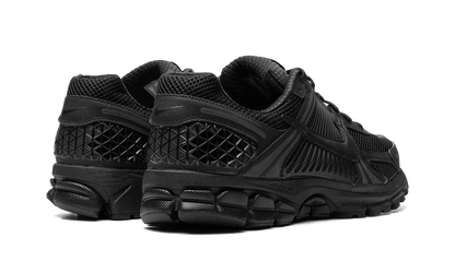 Zoom Vomero 5 "Triple Black"
