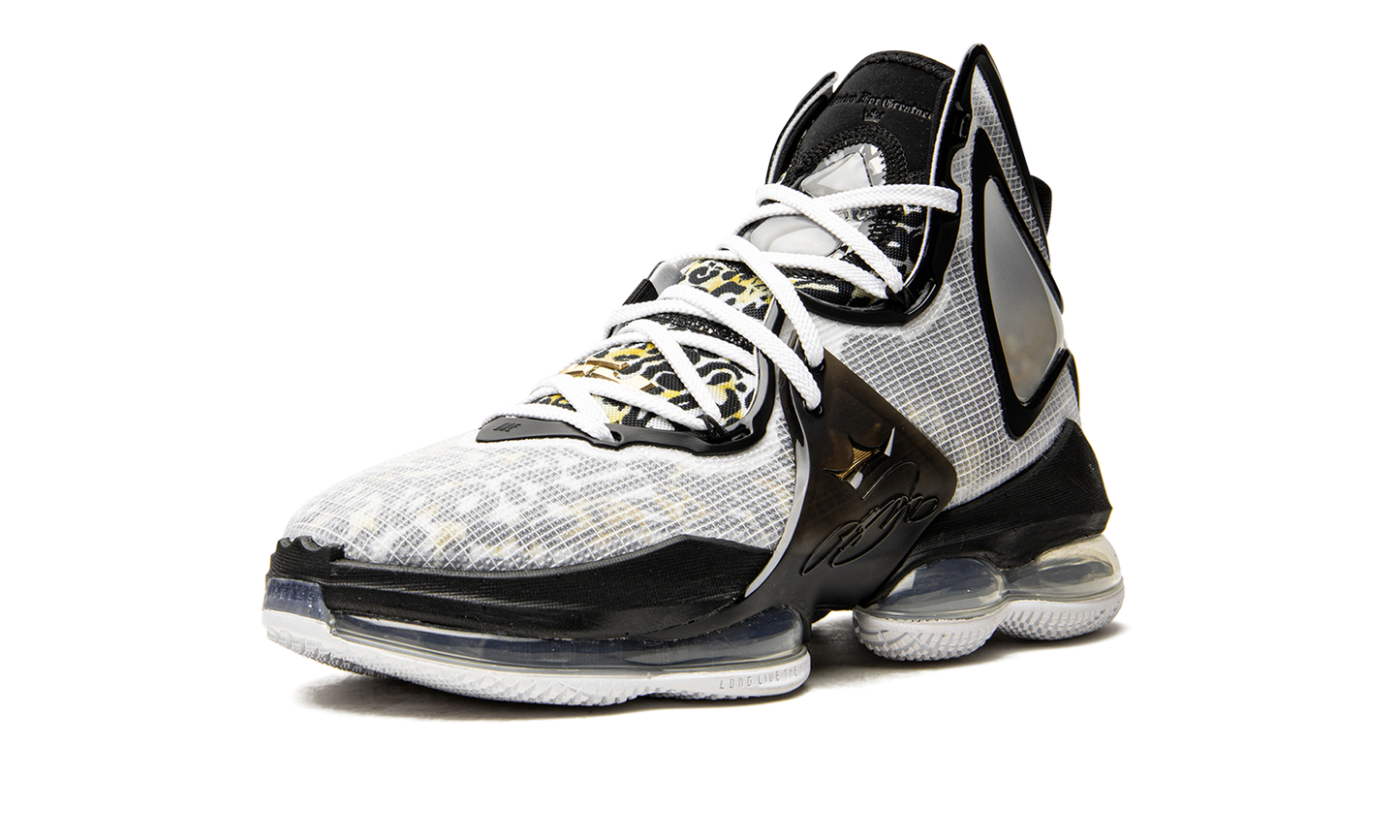 LeBron 19 "Royalty"