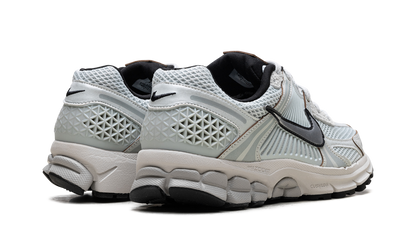 Zoom Vomero 5 WMNS "Light Silver Chrome"