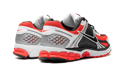 Zoom Vomero 5 SE "Bright Crimson"