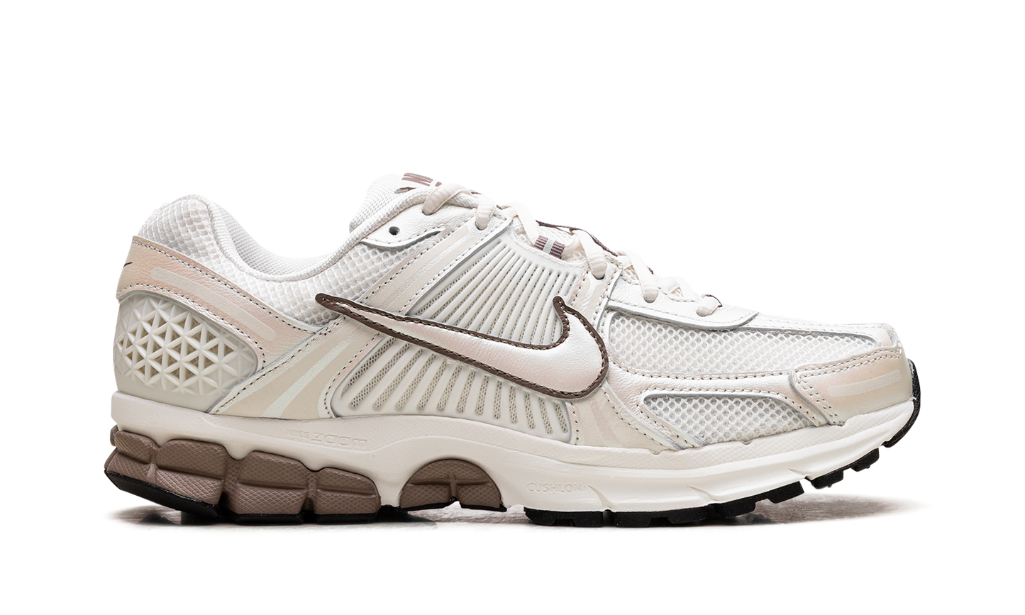 Air Zoom Vomero 5 WMNS "Sail Mink Brown"