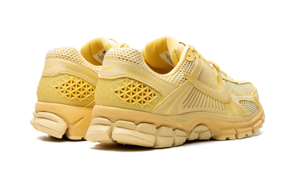 Zoom Vomero 5 "Saturn Gold"