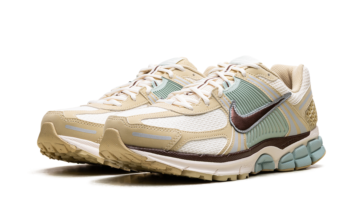 Air Zoom Vomero 5 "Team Gold Seafoam"