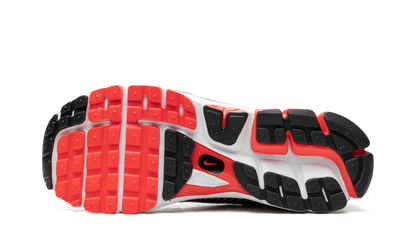 Zoom Vomero 5 SE "Bright Crimson"