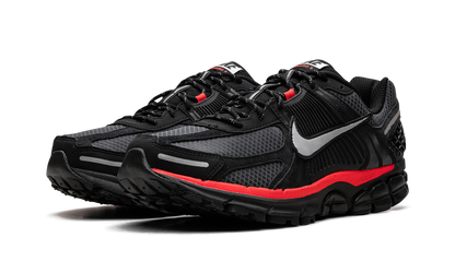 Zoom Vomero 5 "Black Metallic University Red"
