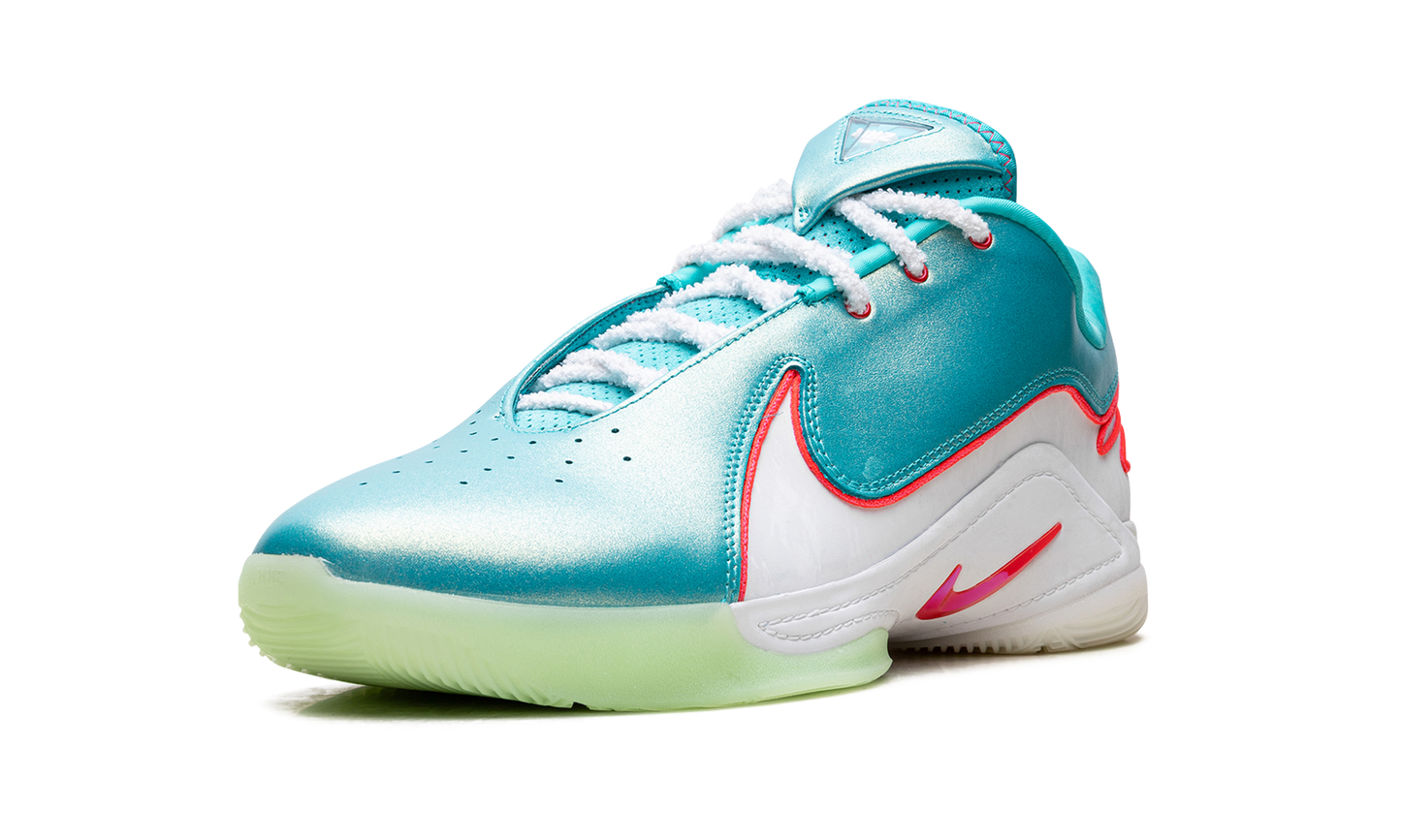 LeBron 22 "Christmas"