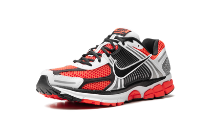 Zoom Vomero 5 SE "Bright Crimson"