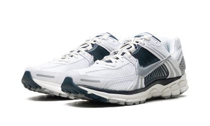 Air Zoom Vomero 5 WMNS "White Armory Navy"