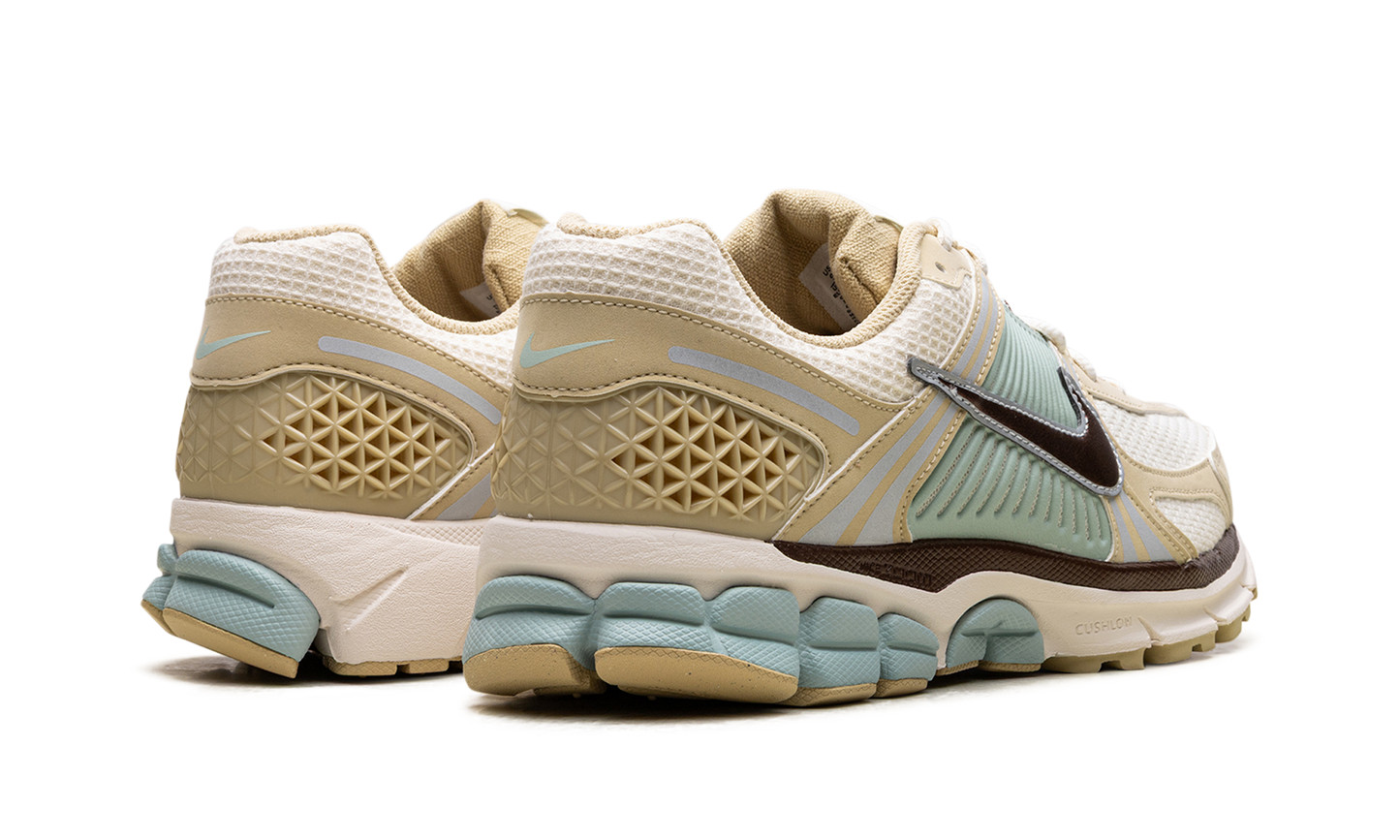 Air Zoom Vomero 5 "Team Gold Seafoam"