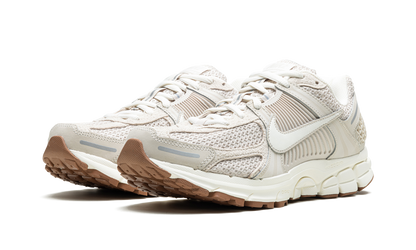 ZOOM VOMERO 5 WMNS "Light Orewood Brown"