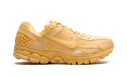 Zoom Vomero 5 "Celestial Gold"